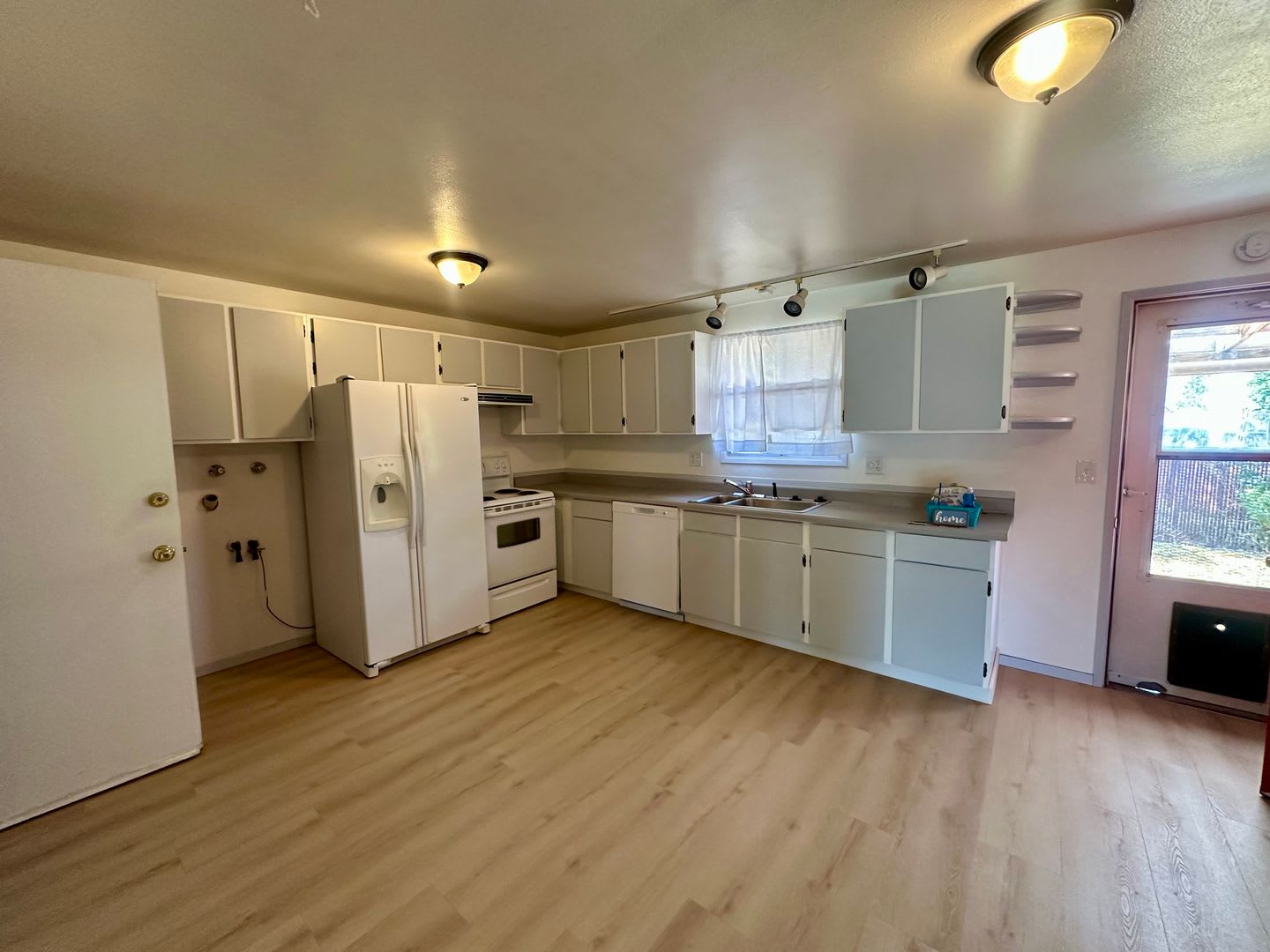 Spacious 3-bedroom, 2-bathroom home located in the South Suburbs with attached garage – photo 1 of 15