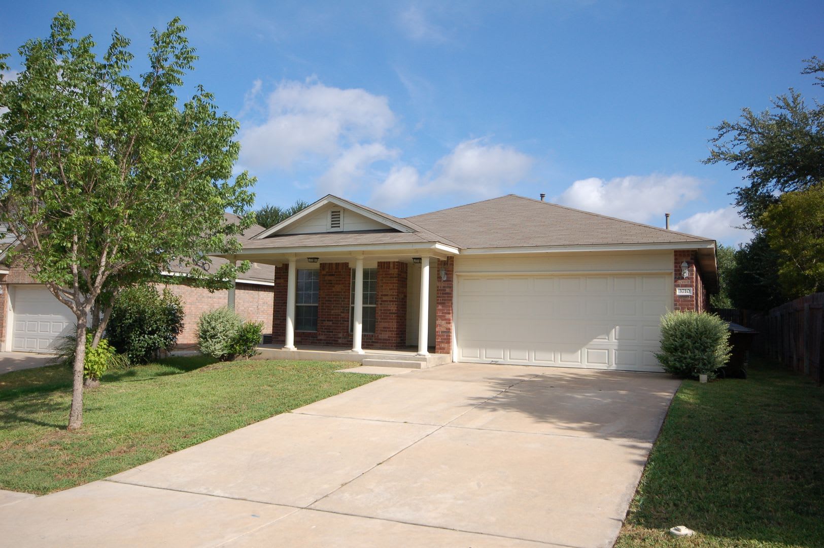 Charming Round Rock Home With Garage Large Fenced Backyard – photo 1 of 271
