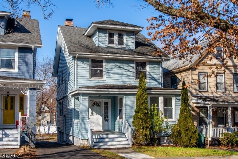 51 Riggs Pl – photo 1 of 17
