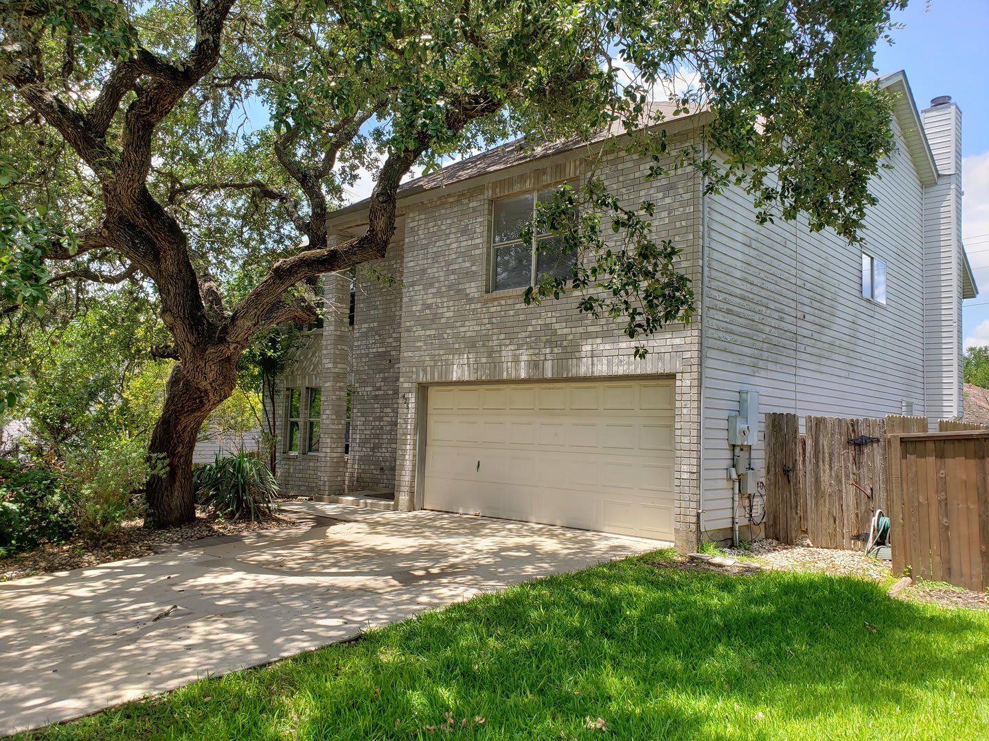 Huge 4 Bed 2 5 Bath House Newly Renovated – photo 1