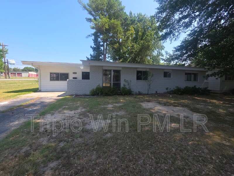 1516 Gregory St – photo 1 of 36