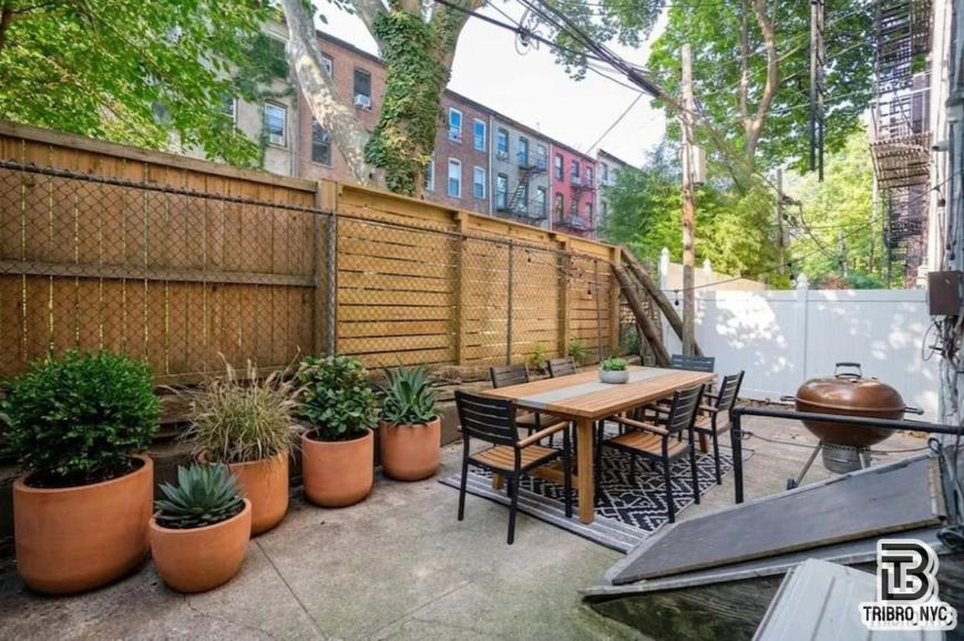 439 Jefferson Ave – photo 1