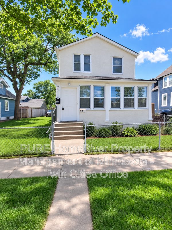 987 Churchill Street 1 – photo 1