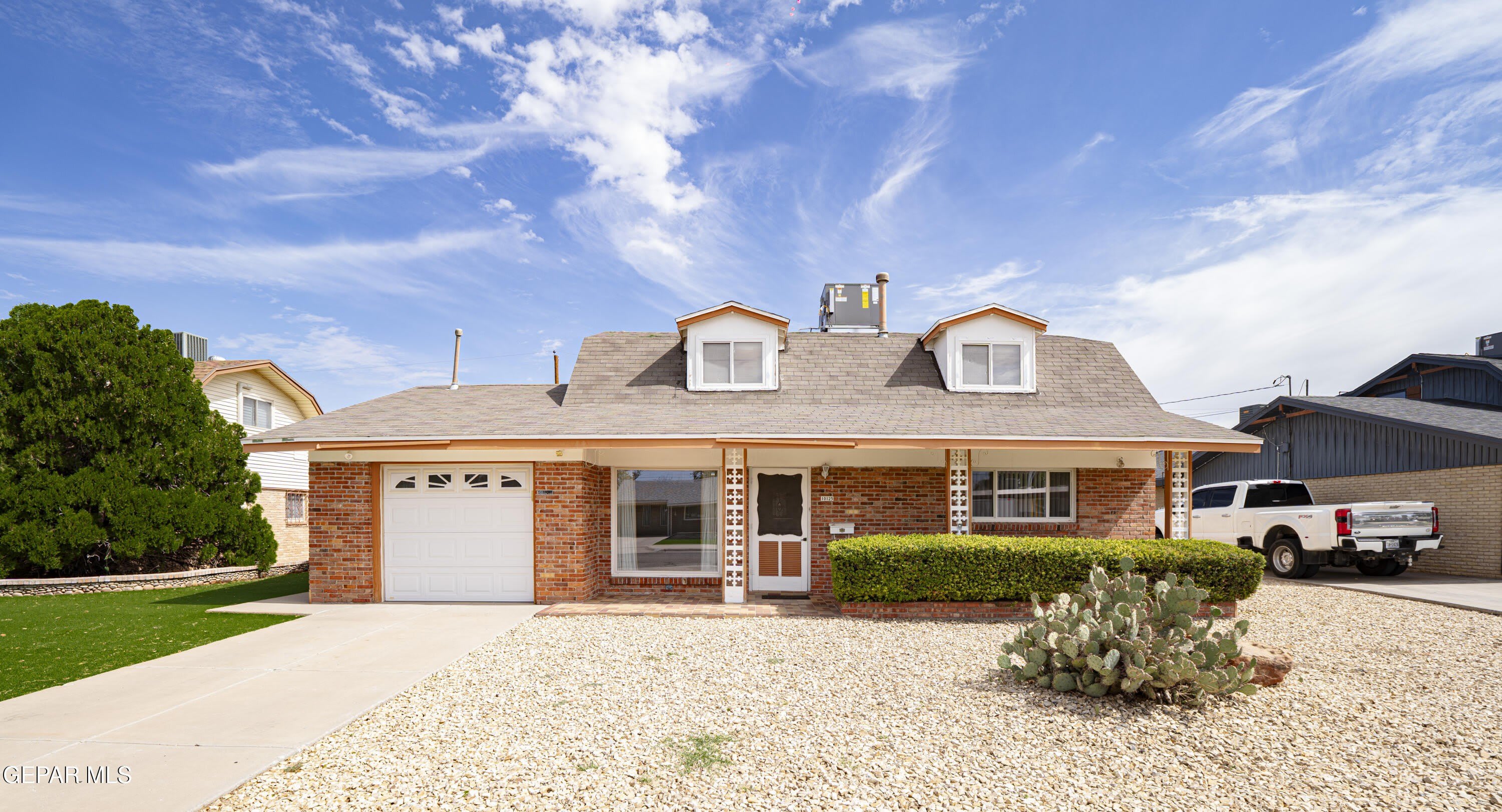 10125 CHEZELLE Drive – photo 1 of 32