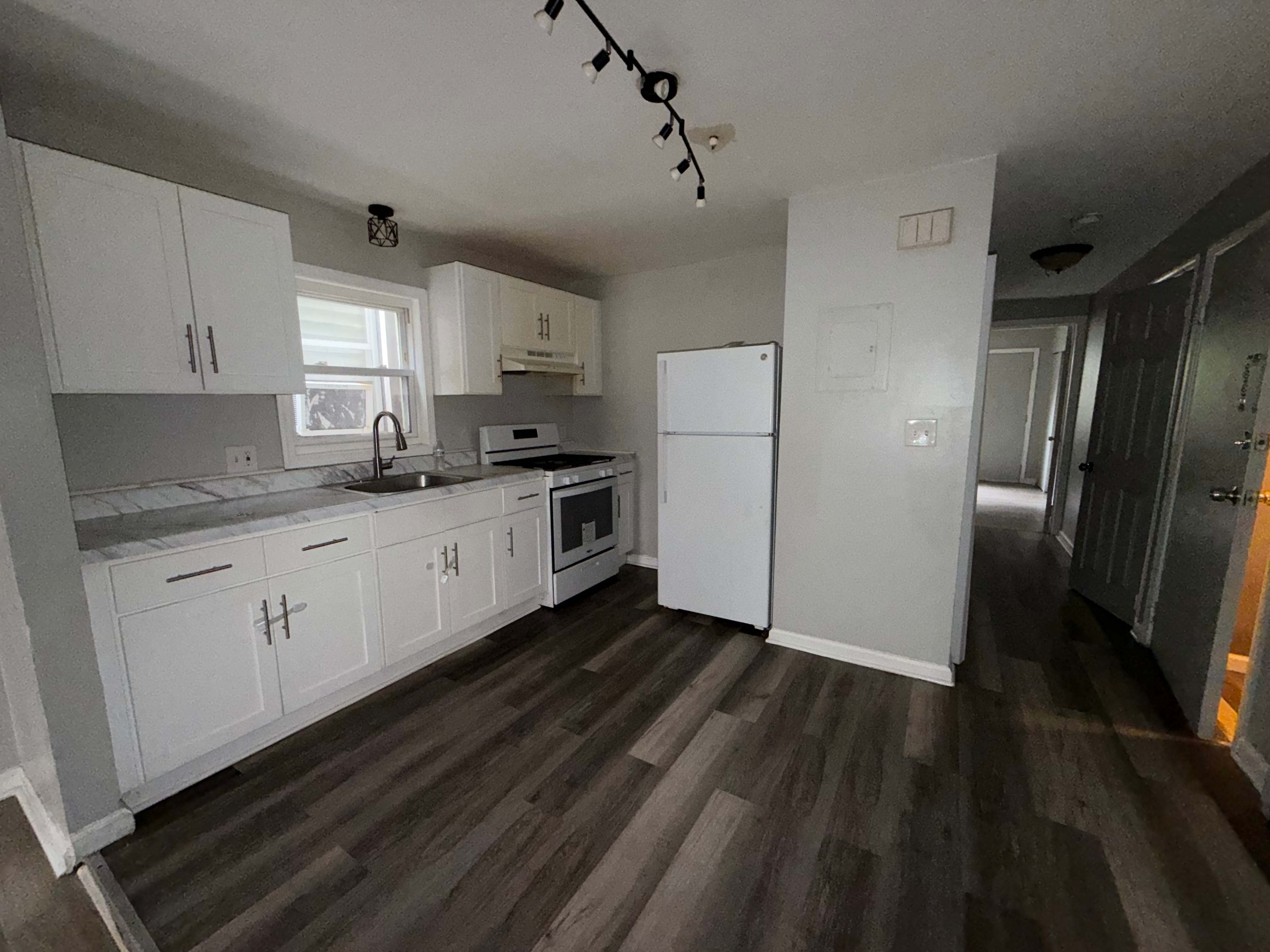 220 3rd St – photo 1