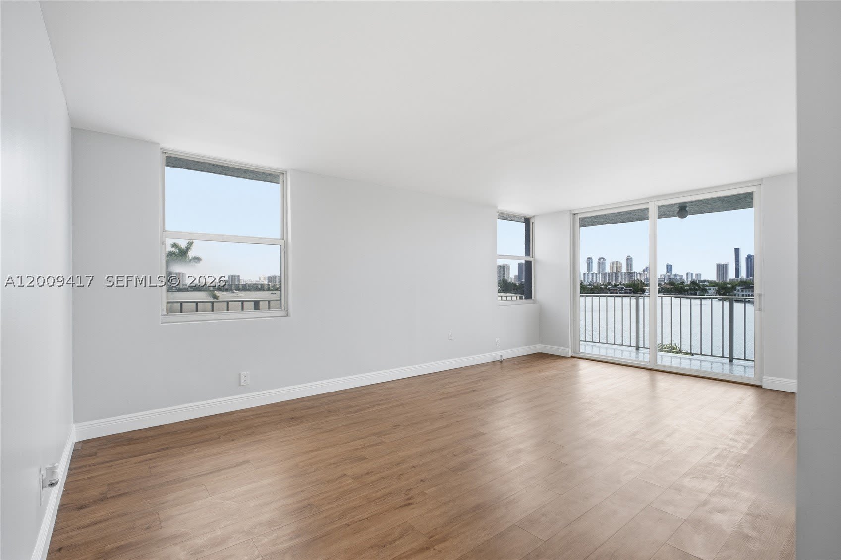 16570 NE 26th Ave – photo 1
