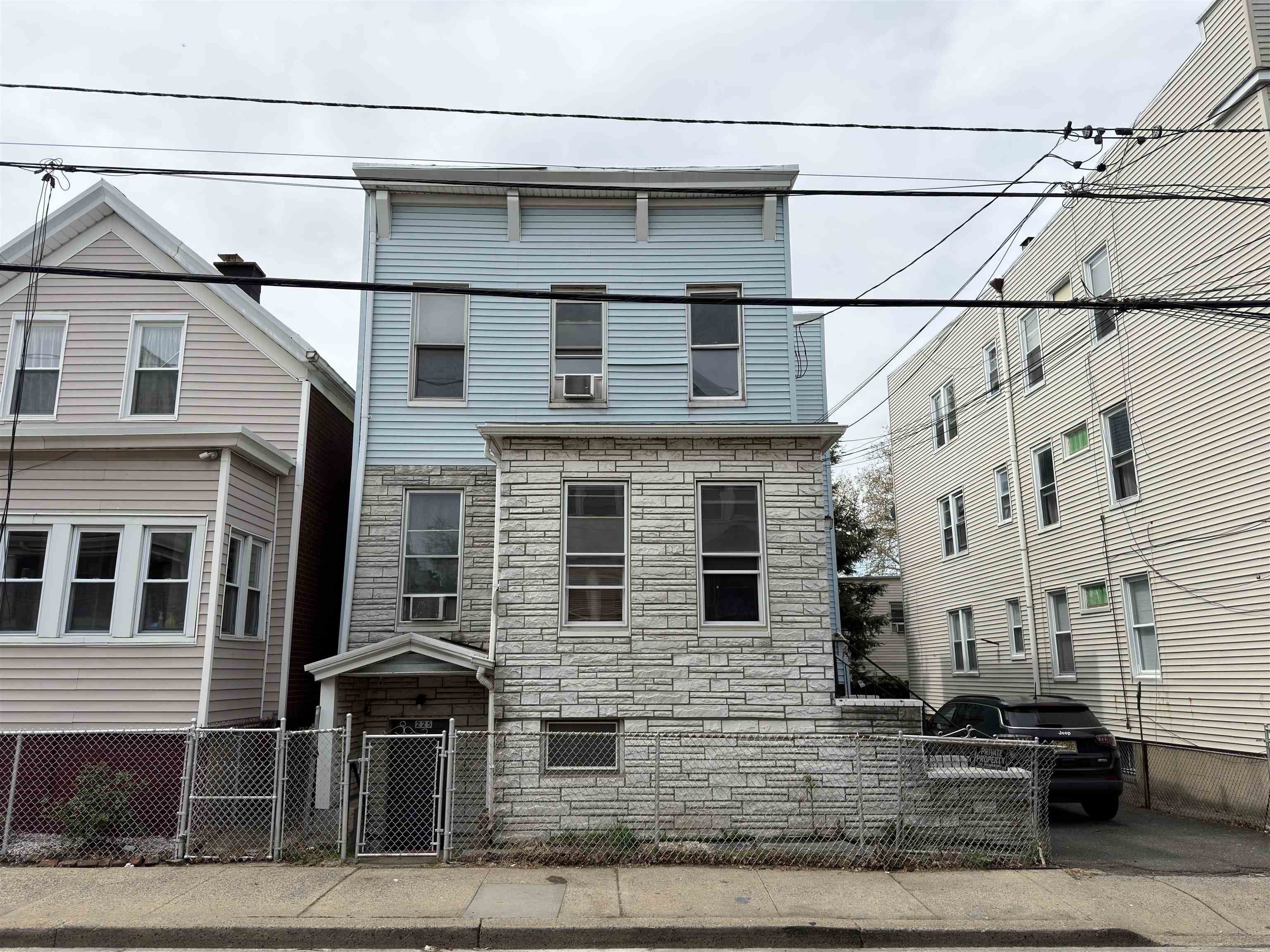 225 LEMBECK AVE – photo 1