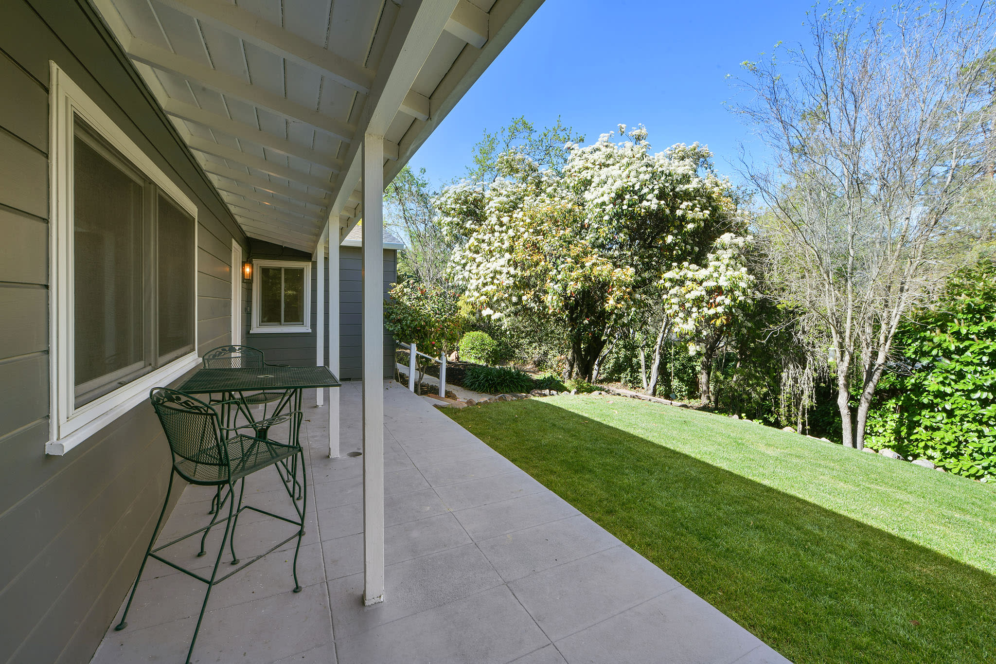 925 Hawthorn Drive – photo 1 of 28