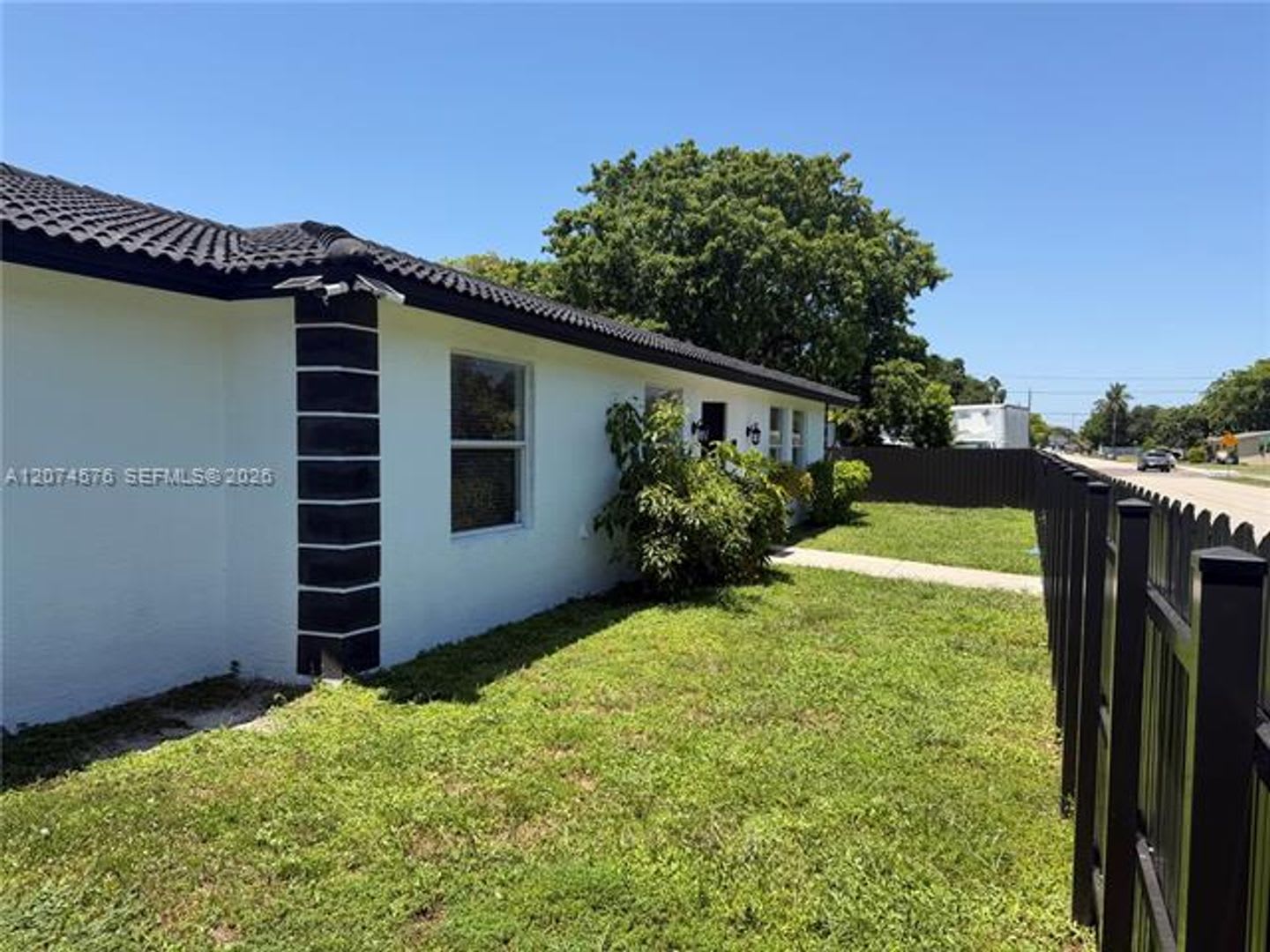 5201 SW 22nd St # 5201, West Park, FL 33023 – photo 1