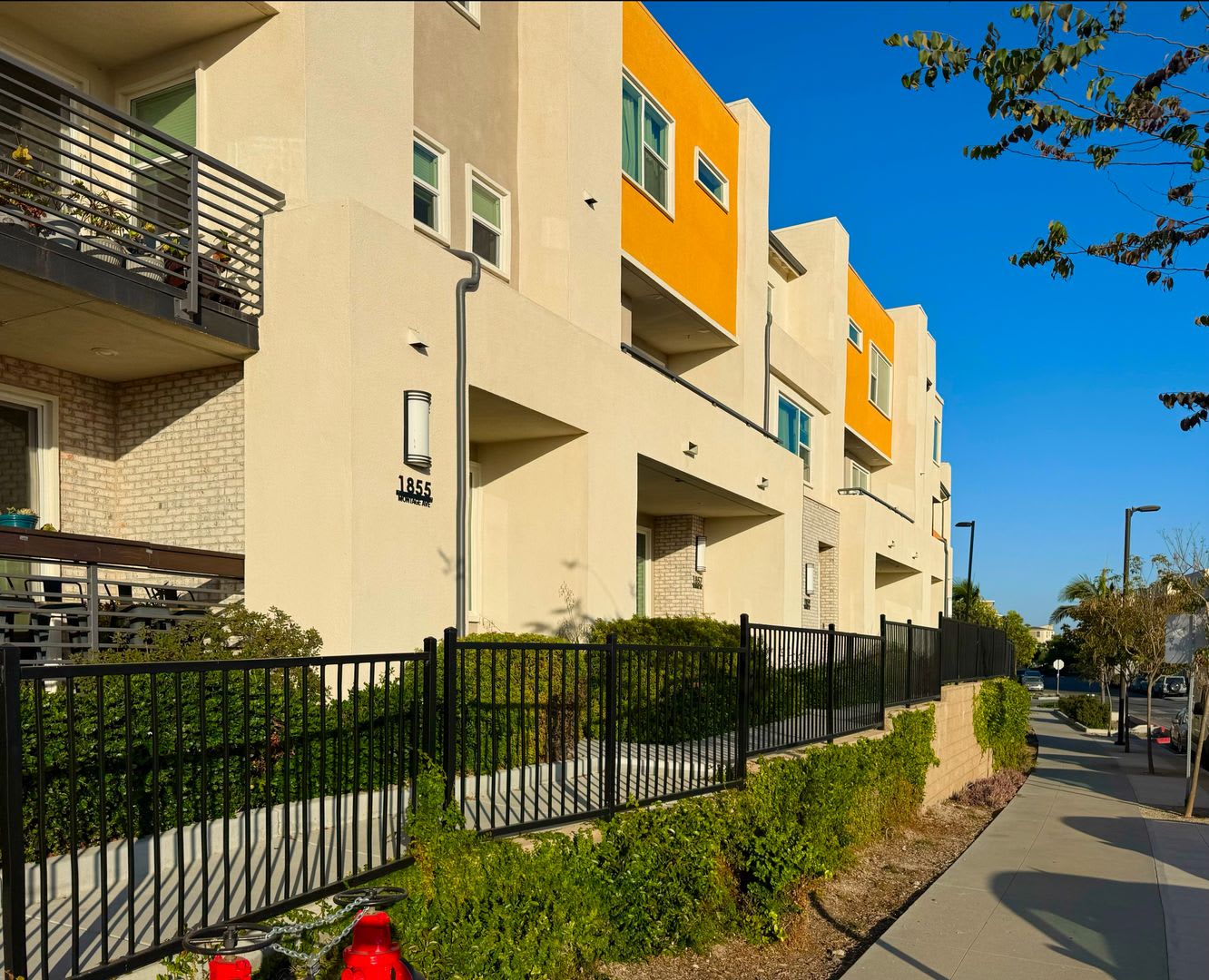 Welcome to a Beautiful 4-Bedroom Townhome in Millenia – photo 1