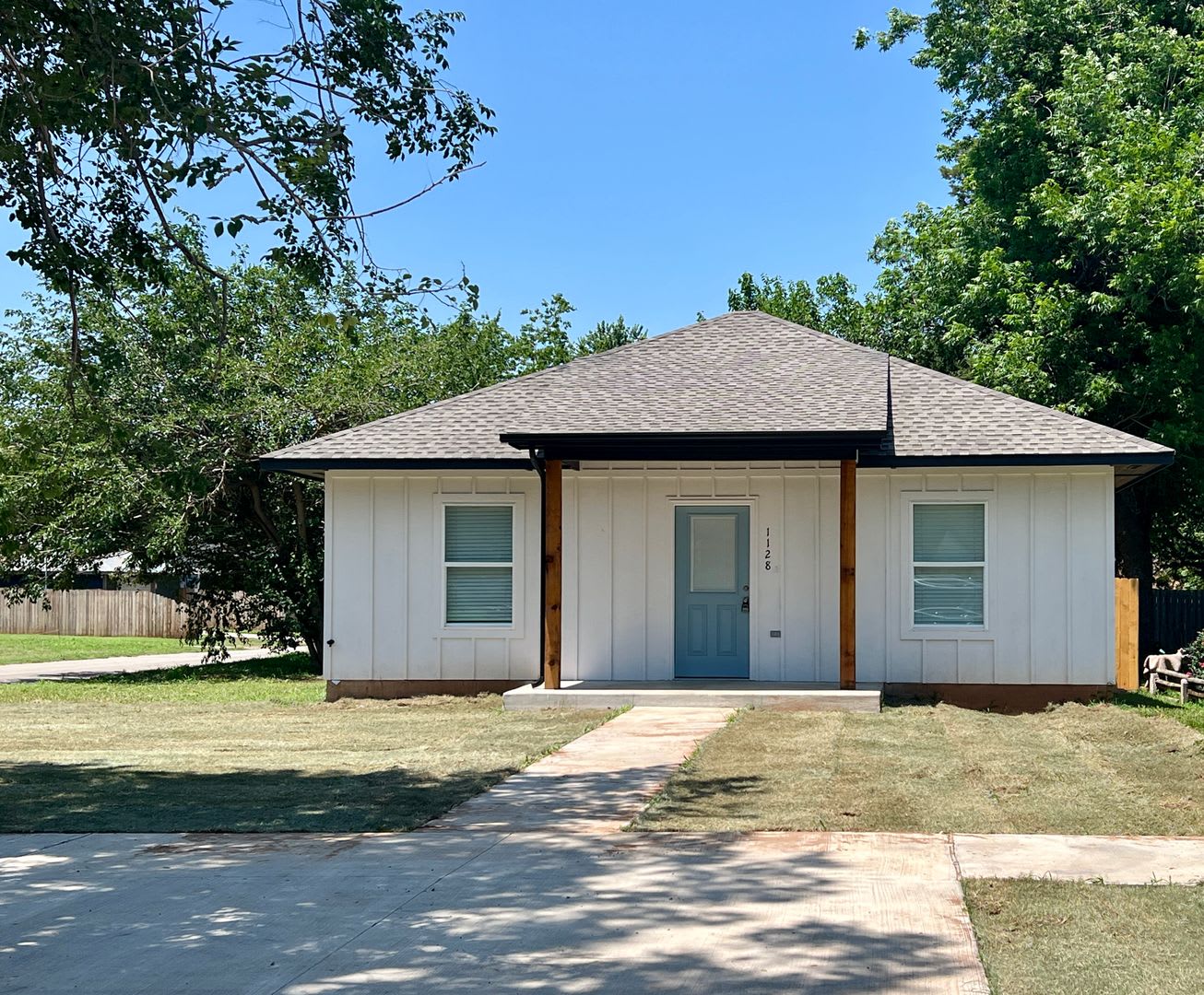 1128 W Iowa – photo 1 of 12
