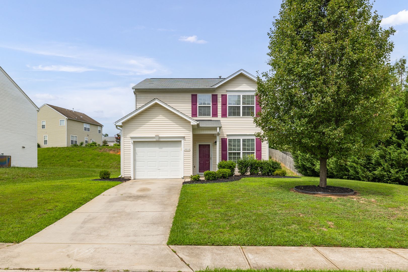 Spacious 3 Bedroom Home With Garage In Desirable Greensboro Neighborhood – photo 1