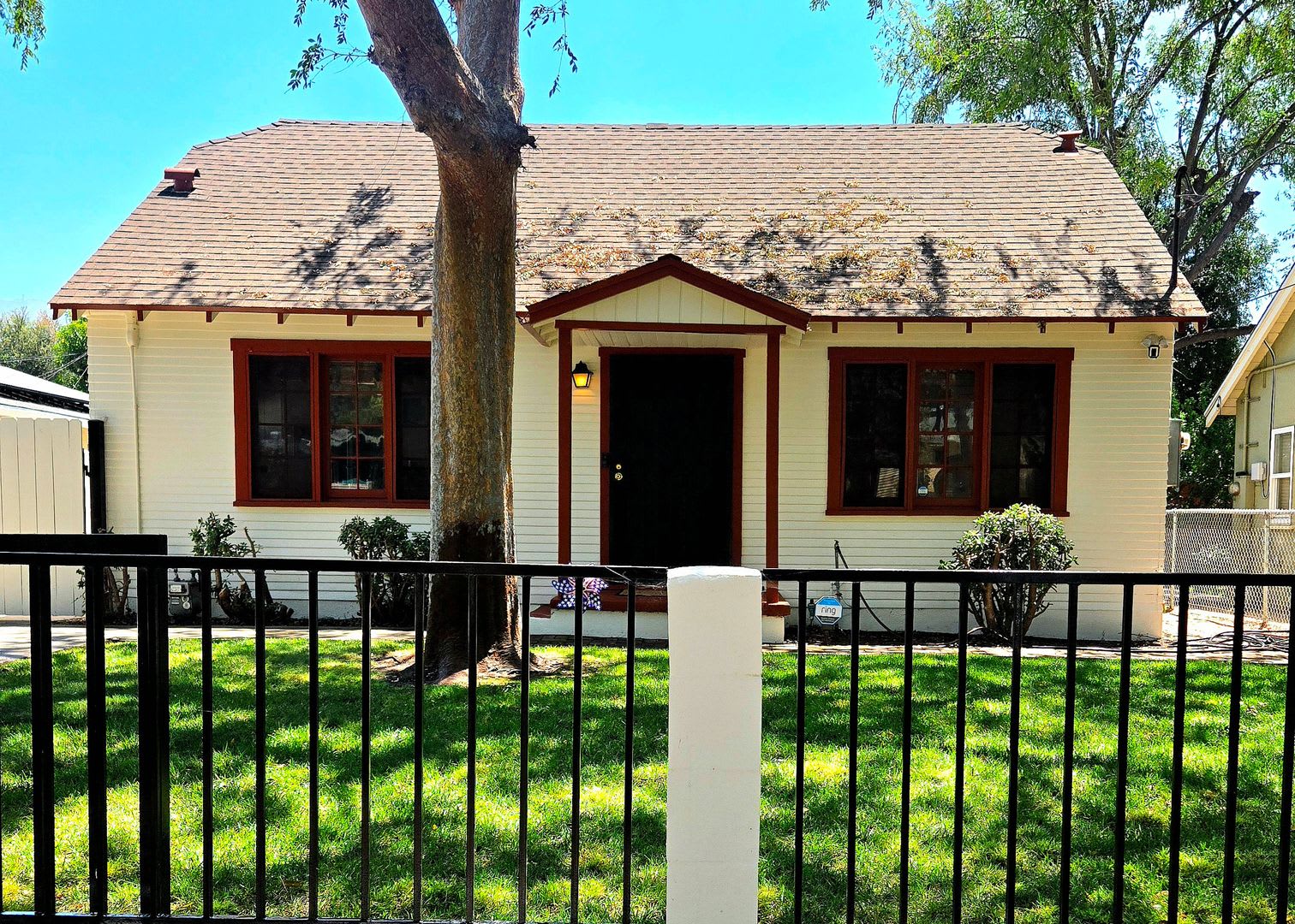 Charming Bungalow In Desirable Nw Pasadena – photo 1