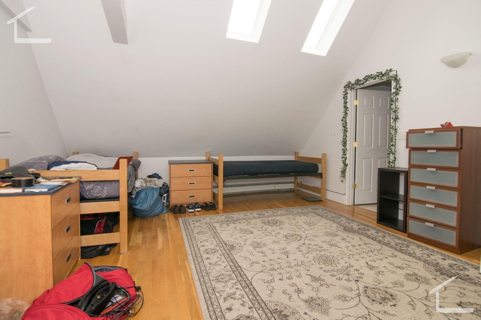 Charming 6 Bedroom No Broker Fee – photo 1