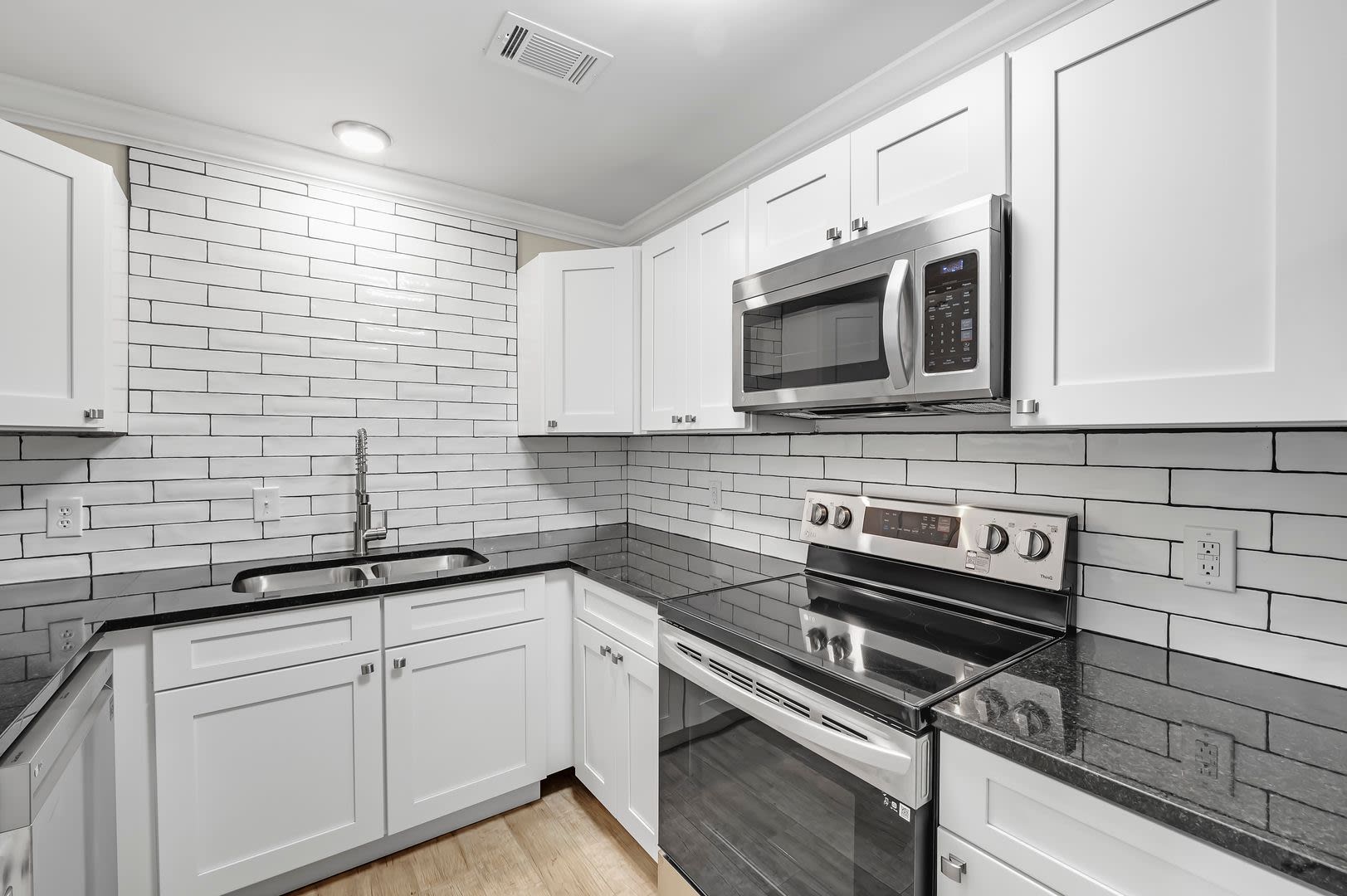 Discover Your Dream Apartment: Renovated 3-Bedroom, 2-Bath Apartment – photo 1 of 32