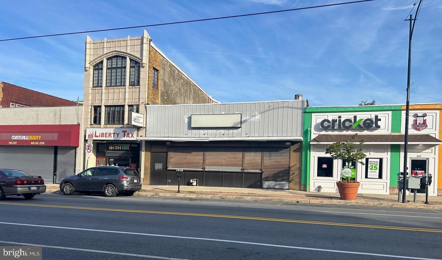 213 E LINCOLN Highway