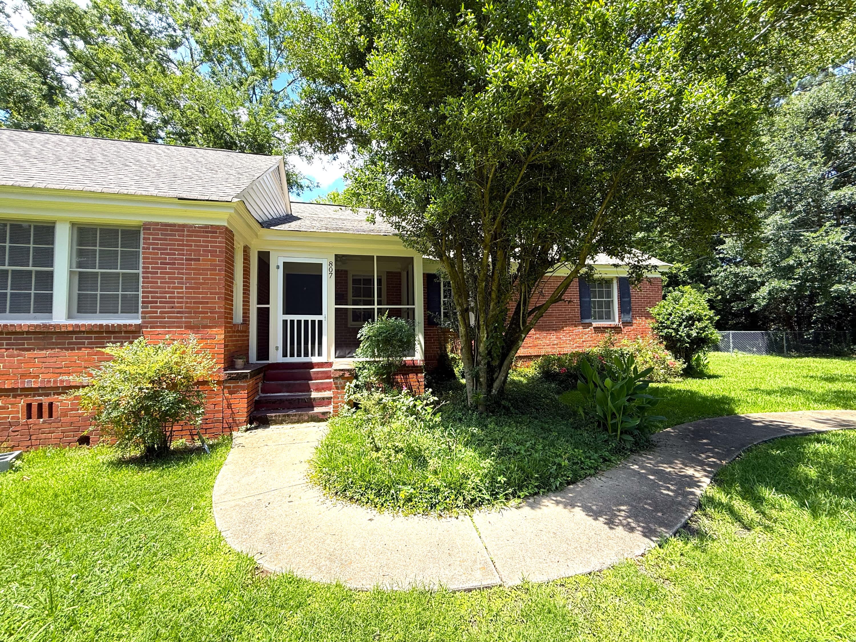 807 East Edgemont Avenue – photo 1