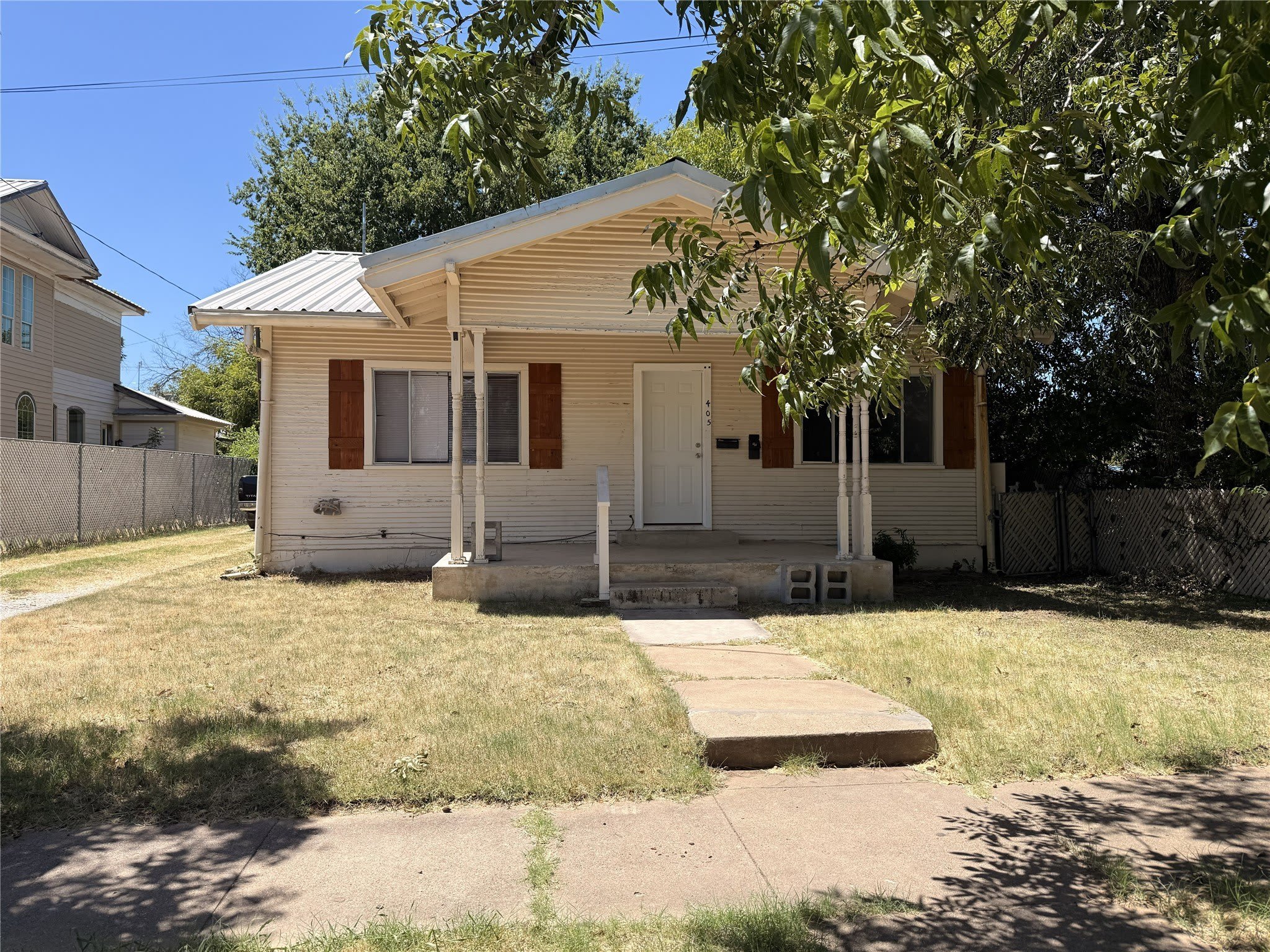 405 W Chandler Street – photo 1 of 9