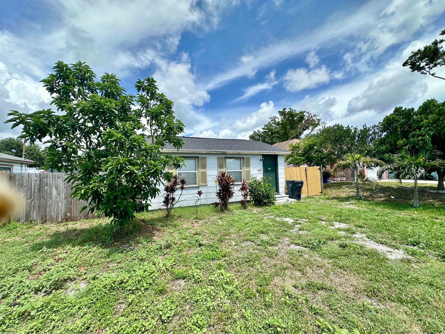 Charming 2BR/1BA St. Pete Home, Available Now! – photo 1 of 9