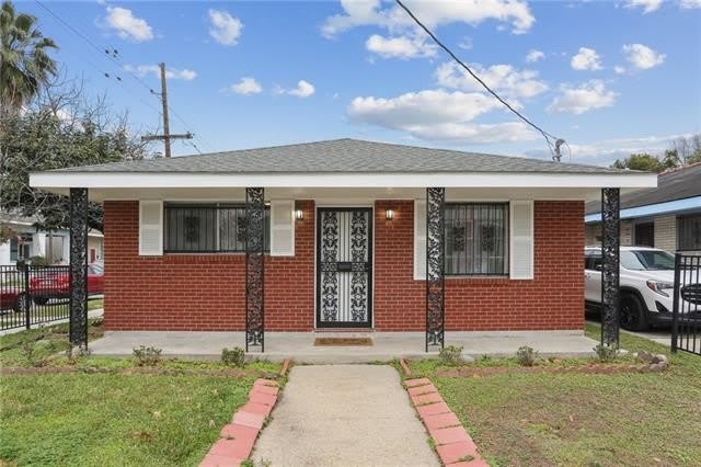 7551 OAK Street – photo 1
