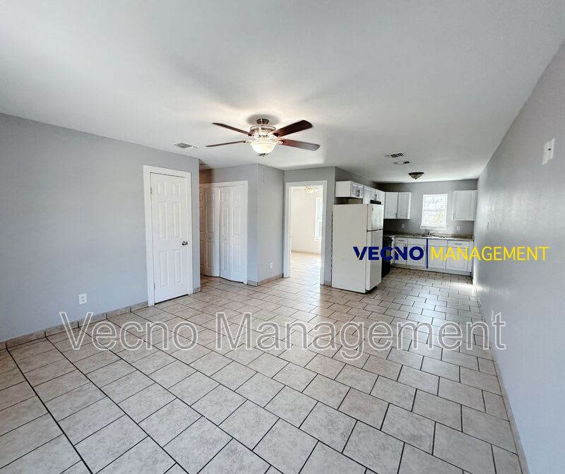 302 Cooper Street – photo 1