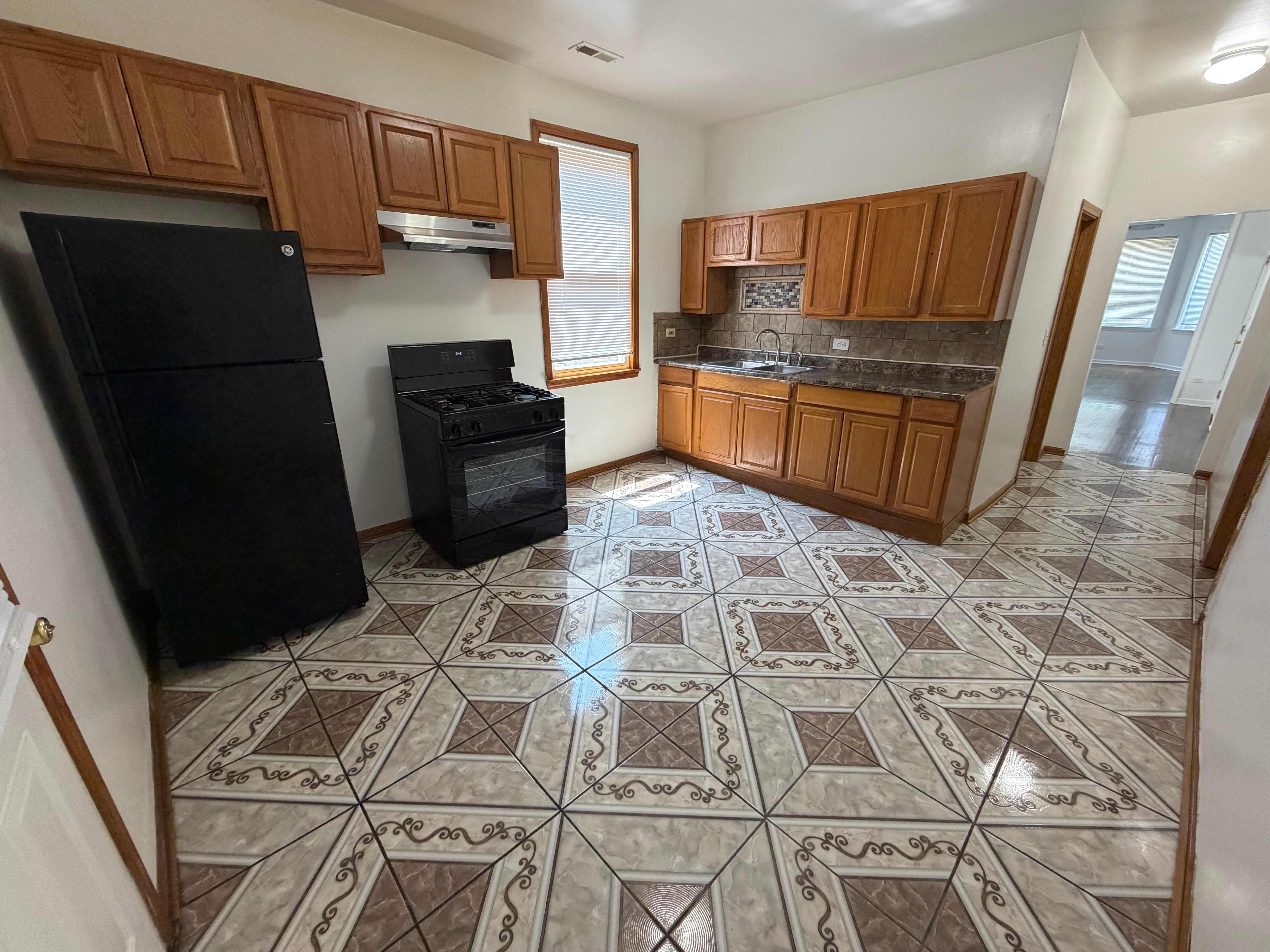 639 North Sawyer Avenue – photo 1