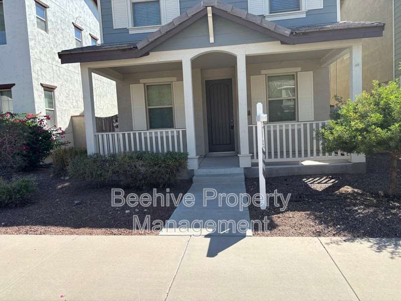 2947 N Evergreen St – photo 1 of 215