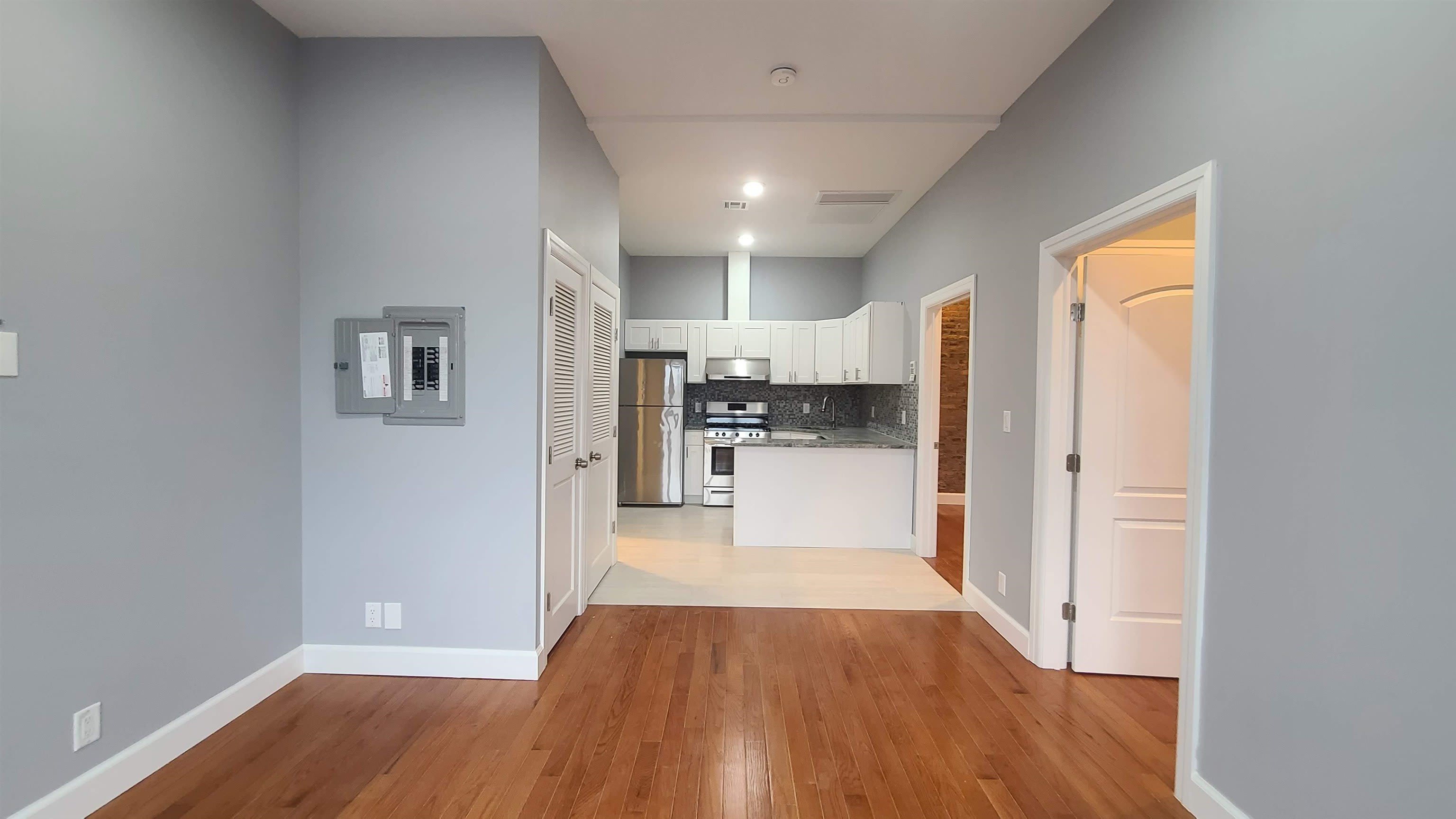 100 GRIFFITH ST – photo 1