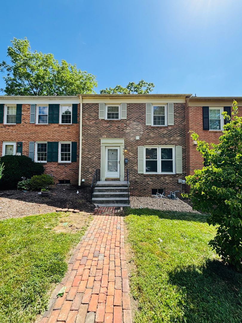 4 Bedroom 2 5 Bath Townhouse – photo 1