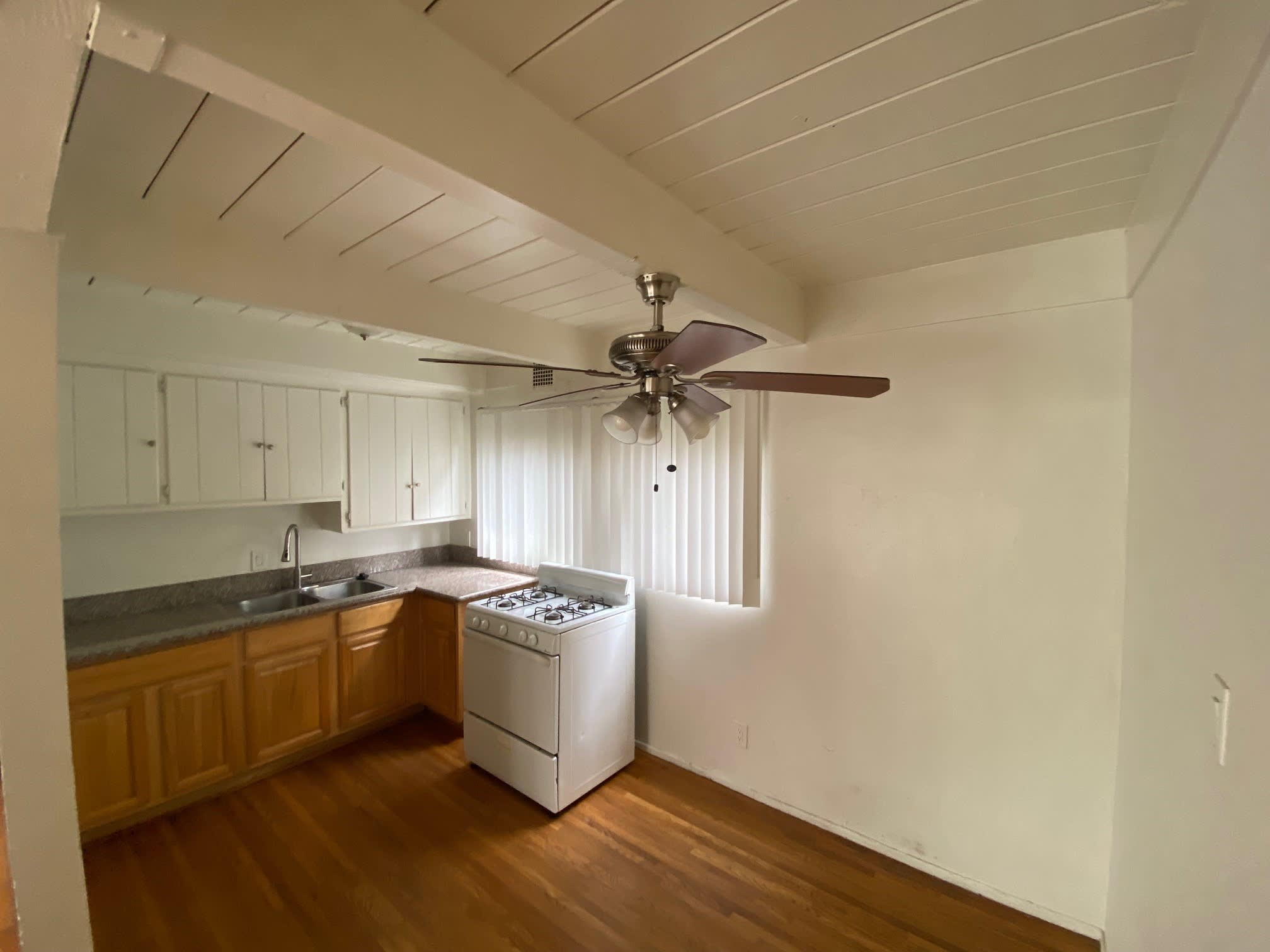 5415 San Vicente Blvd – photo 1