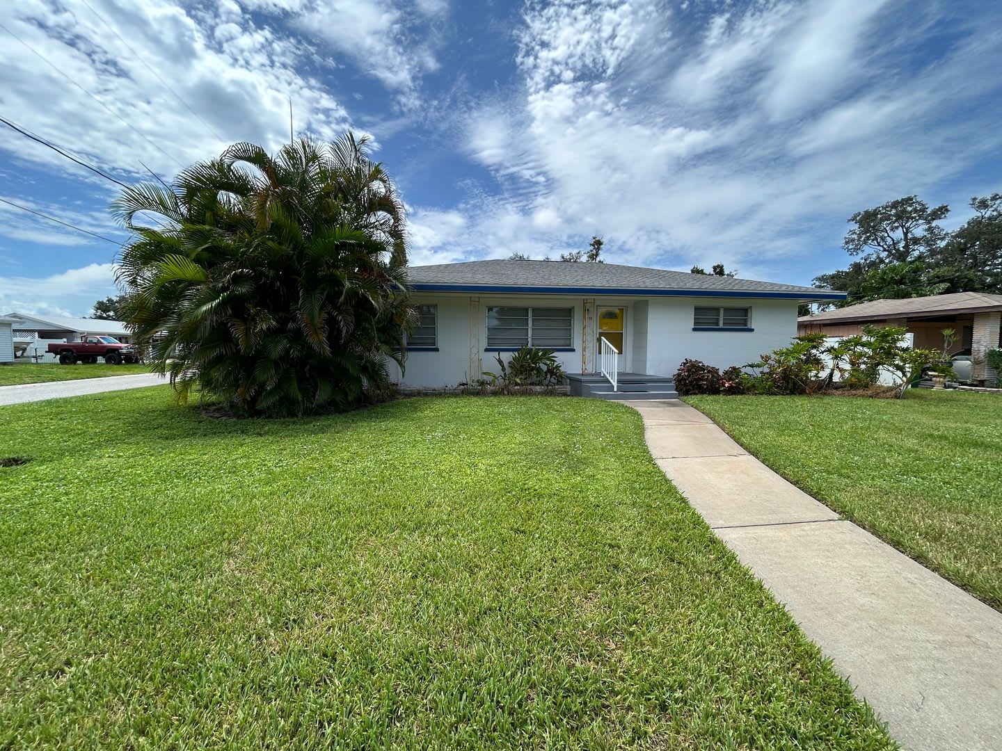 Wonderful 60s Throwback 2/2 on large corner lot with fenced yard – photo 1 of 41