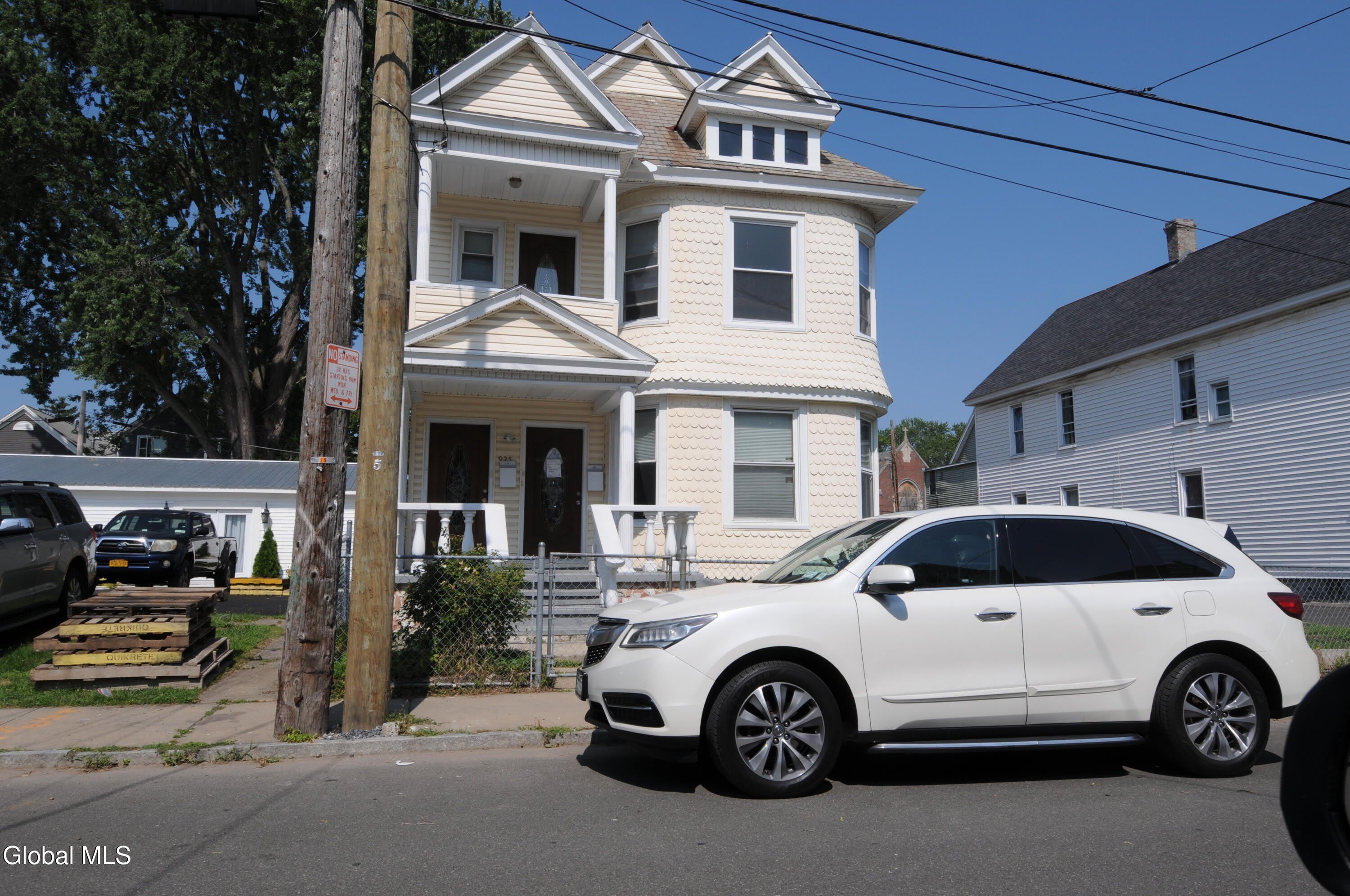 825 Stanley Street – photo 1
