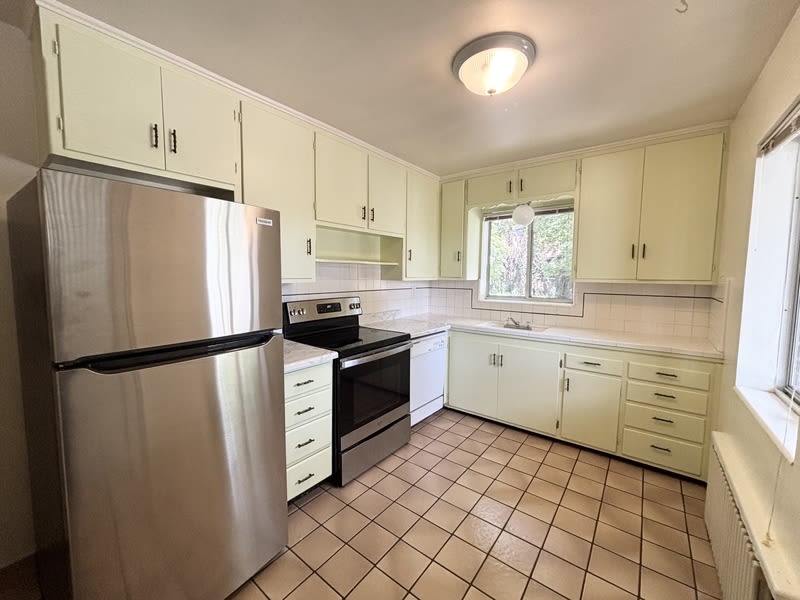 680 Elizabeth St – photo 1