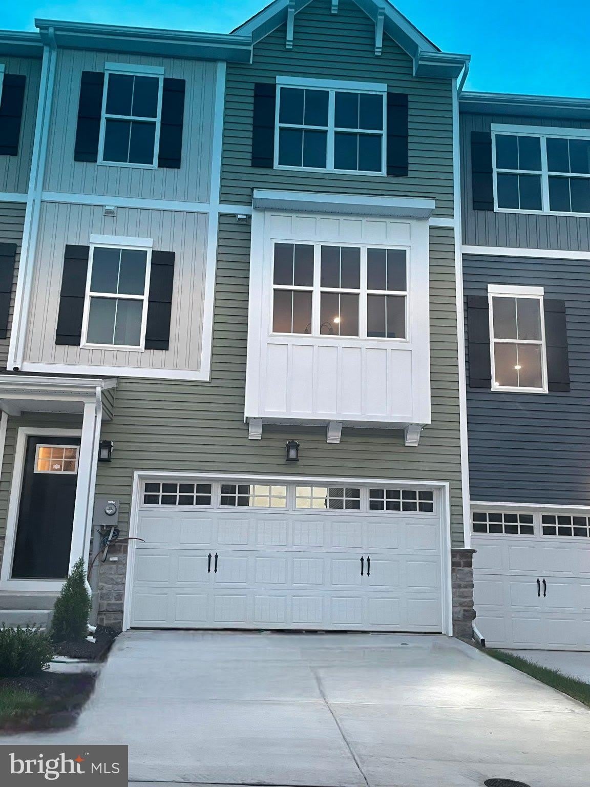 2773 TOWN VIEW Circle – photo 1 of 6
