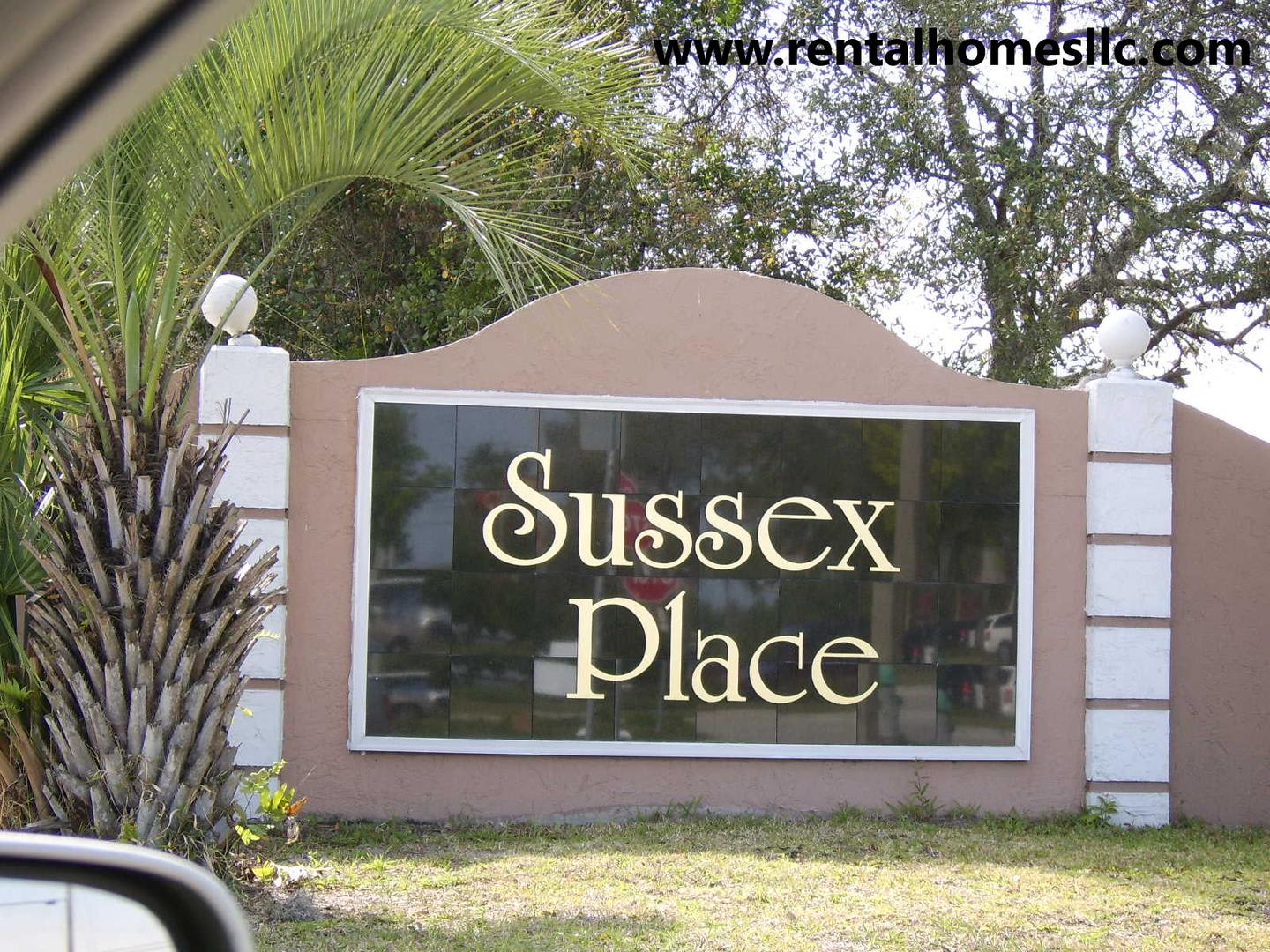All Tile New Plank Wood Floors In Bedrooms Patio Home Minutes Away From Ucf Technology Park The E W Expressway – photo 1