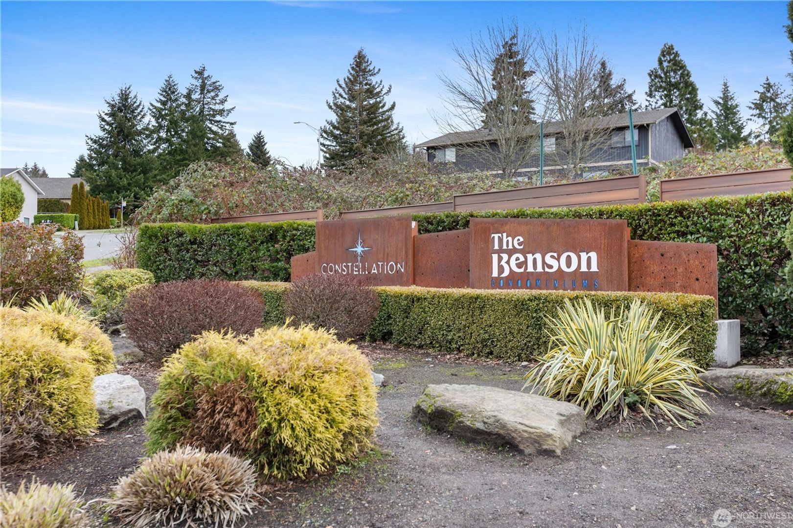 Top Floor Corner Unit With Stunning Views In Renton A Commuter S Dream – photo 1 of 430