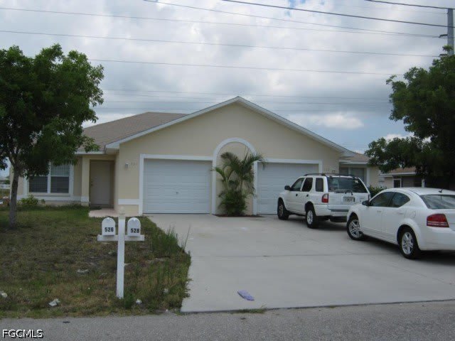 528 NE 24th Place – photo 1