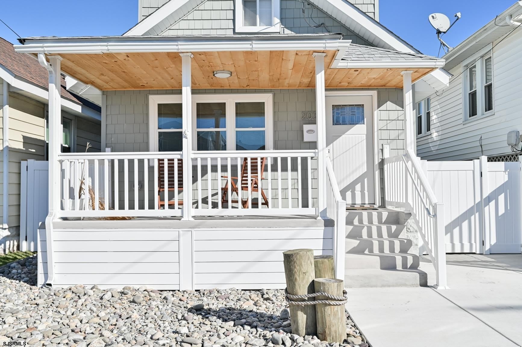 203 N Somerset Ave – photo 1 of 43