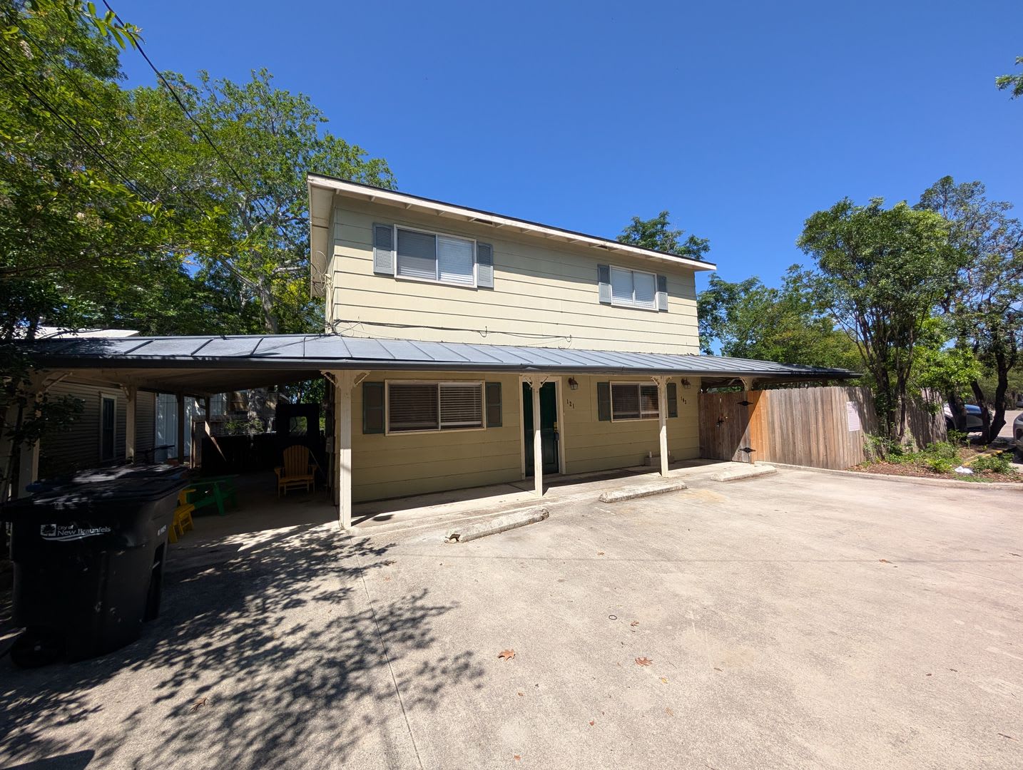 Walk To The Comal River Schlitterbahn Downtown Nb 1 1 Duplex With Courtyard Includes Fridge Washer Dryer Nbisd – photo 1