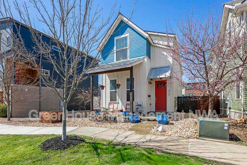 636 SW B ST – photo 1