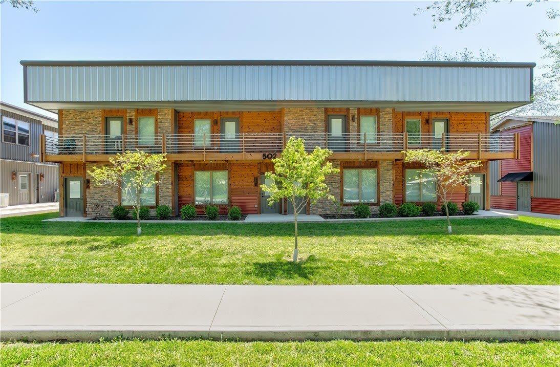 502 W Tahlequah Street – photo 1 of 9