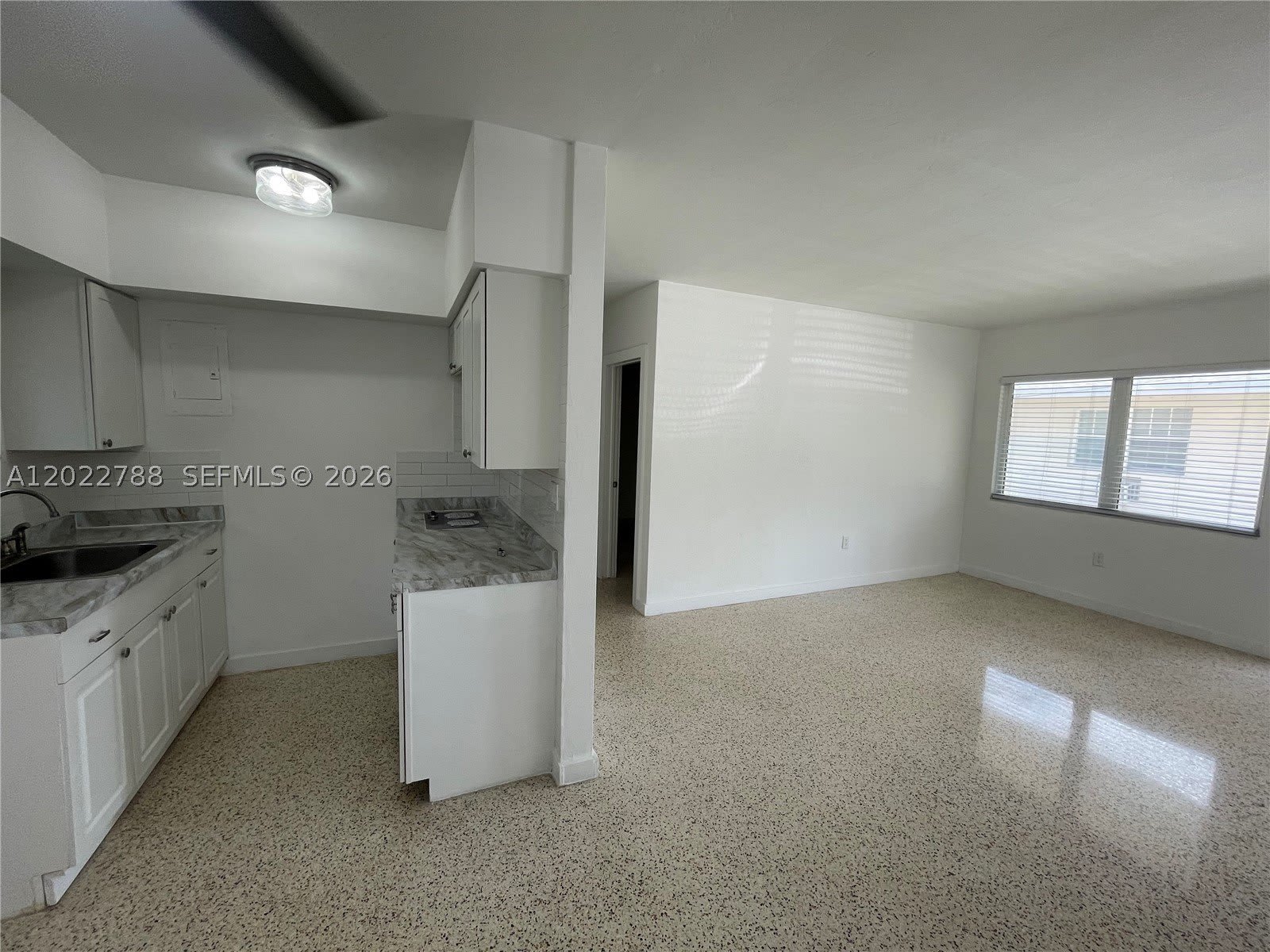 940 SW 4th ave – photo 1