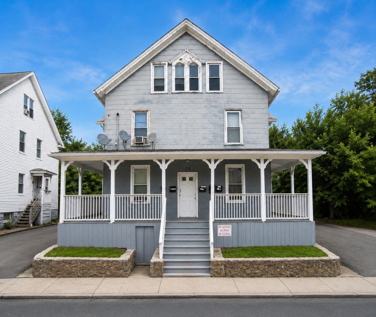 28 Hickory St – photo 1 of 11