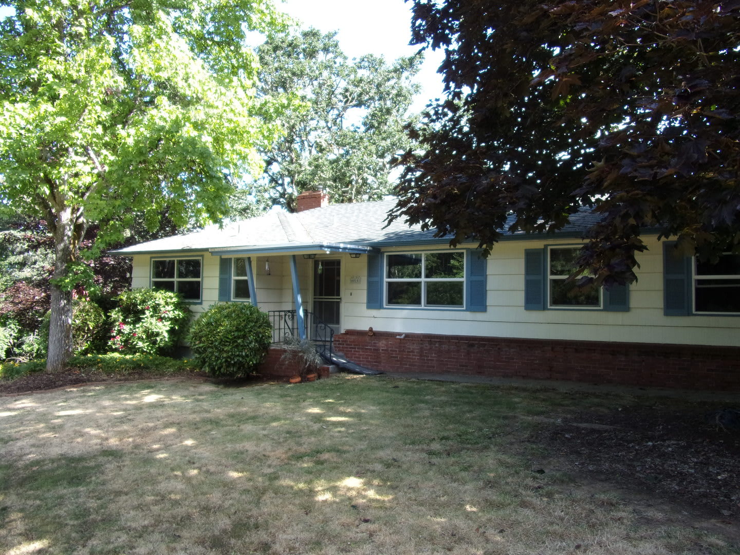 Delightful single level home by the Country Club. – photo 1
