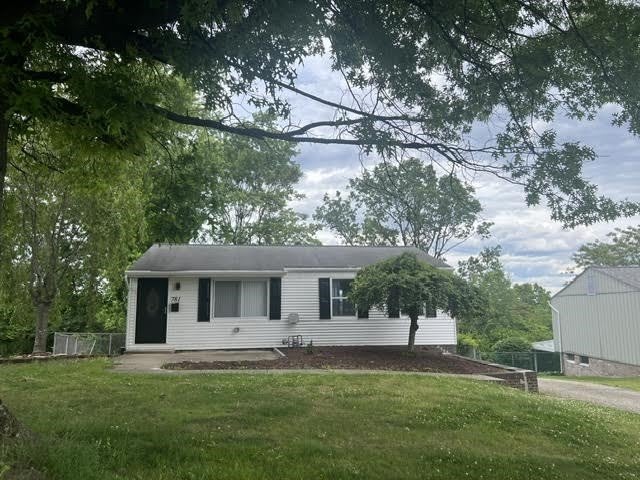 781 Illini Dr – photo 1 of 17