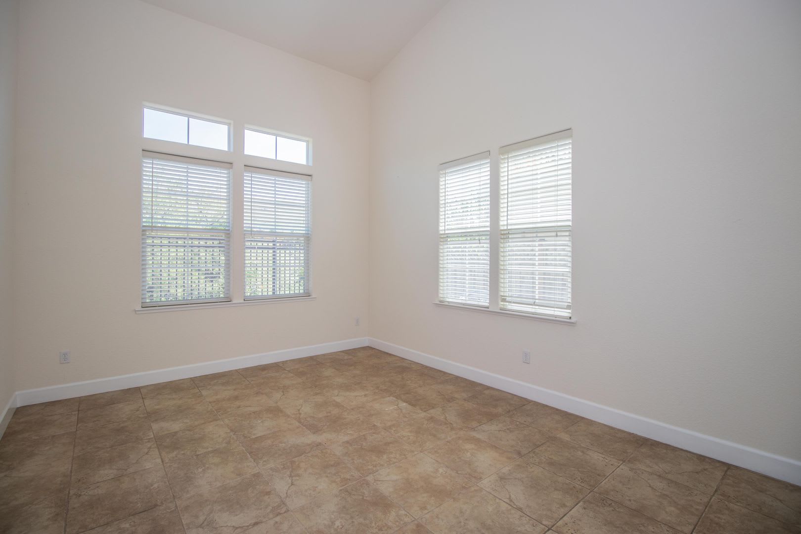 4 Bedroom 3 Bathroom House – photo 1