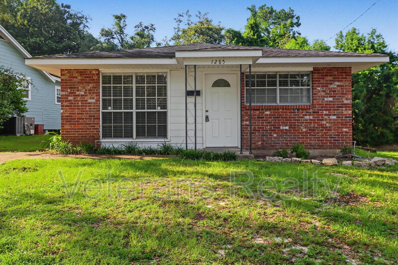1285 Kensington Drive – photo 1 of 19