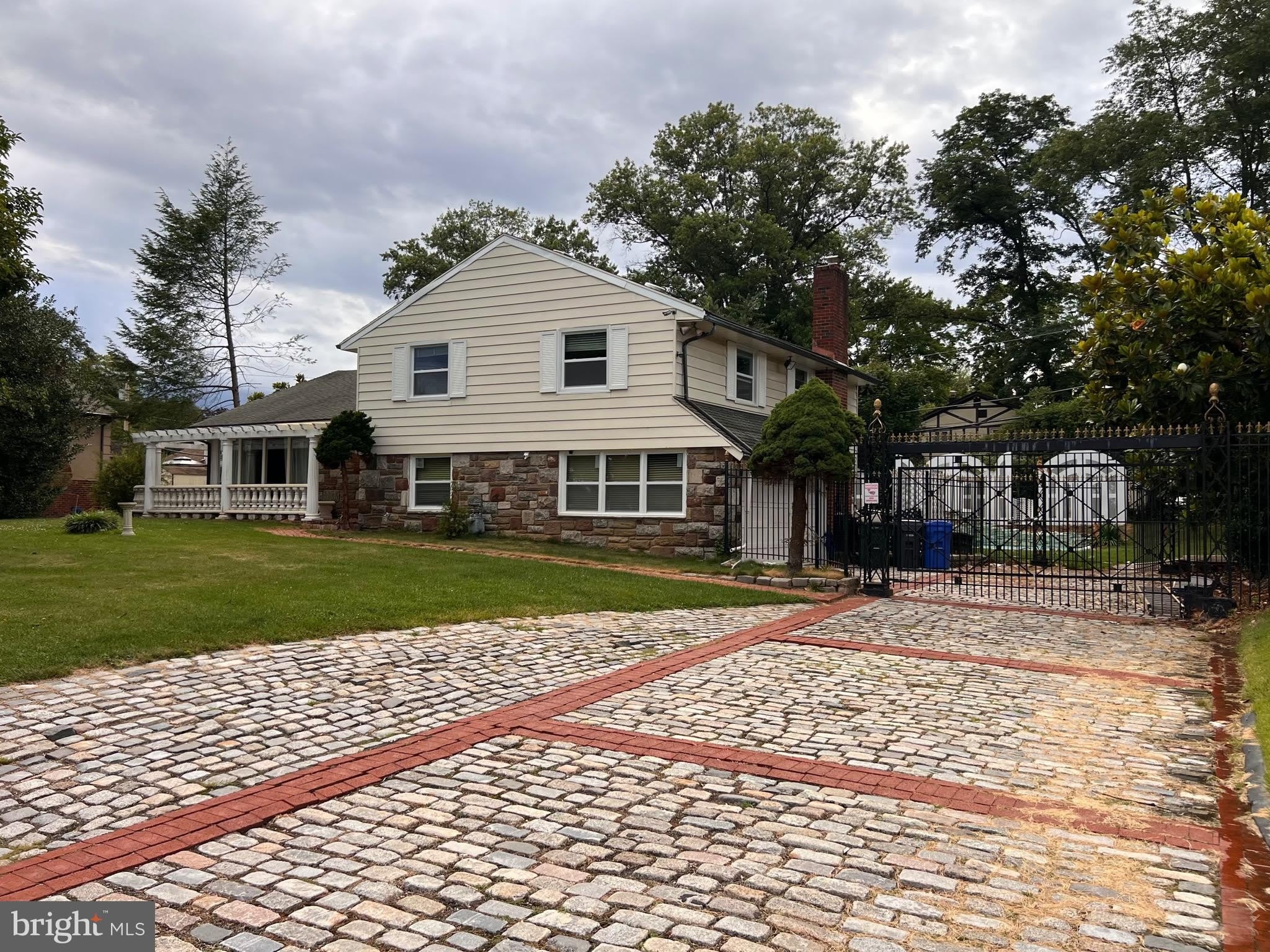 1868 PINE Road – photo 1