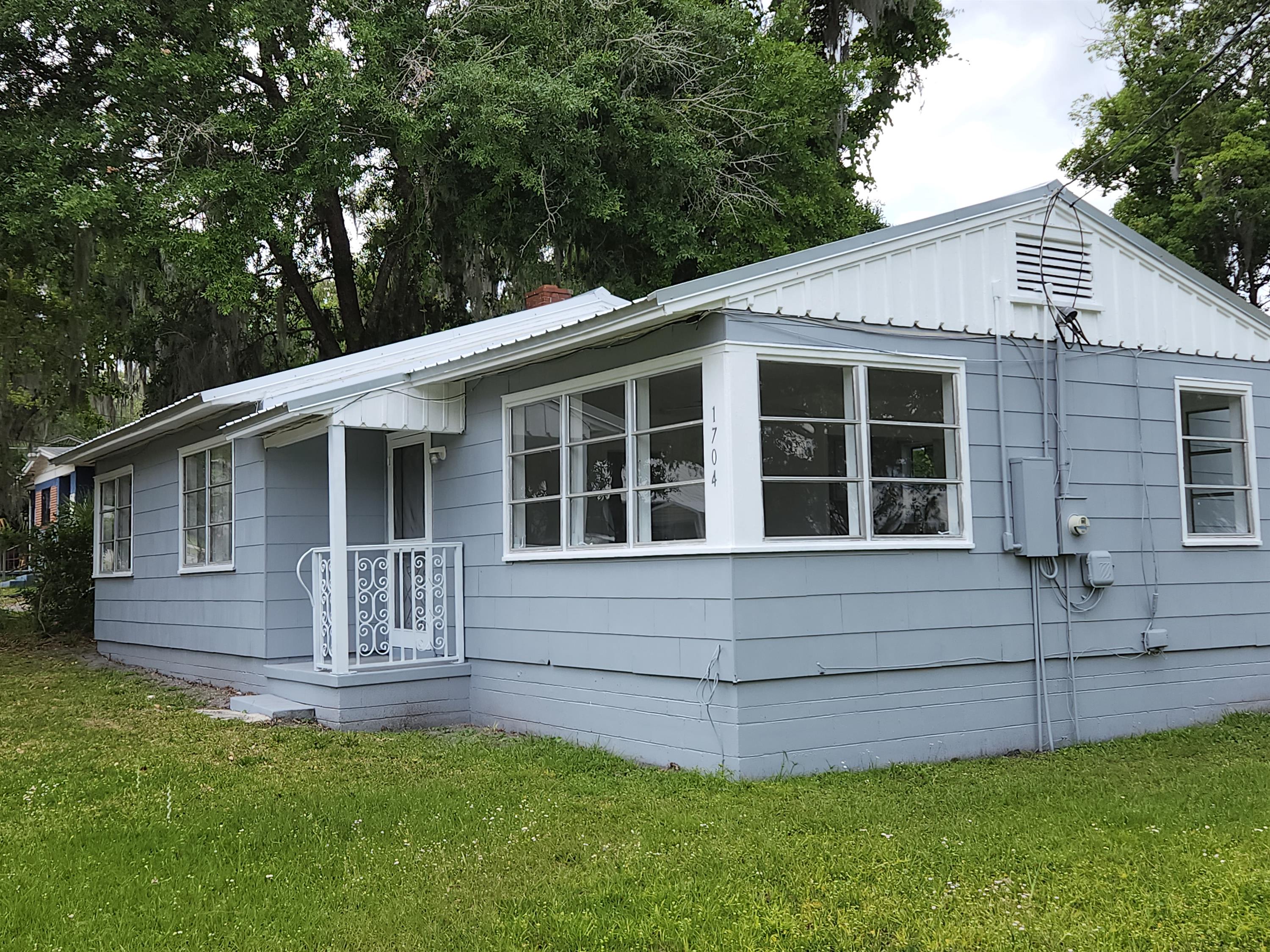 1704 Gillis Street – photo 1 of 10