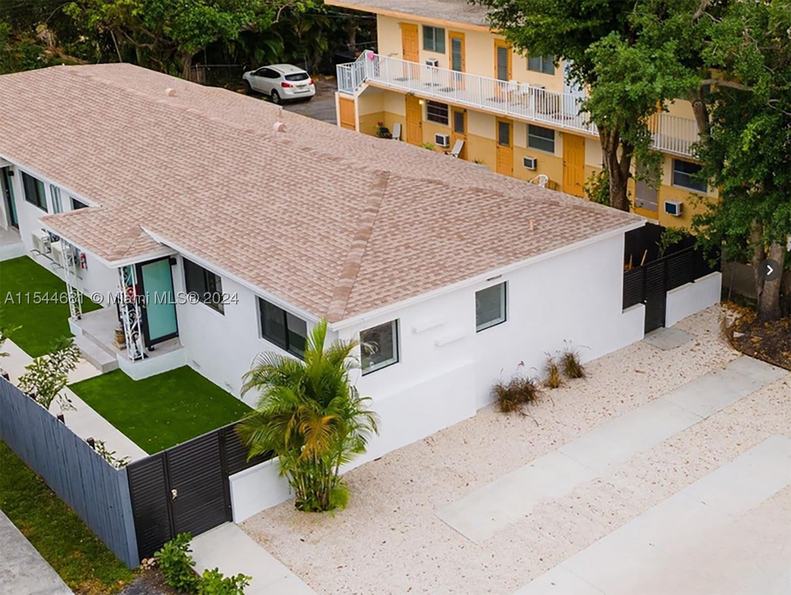 740 SW 9th St – photo 1